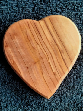 Platt hjärta, olivträ, 7 cm, 80 kr